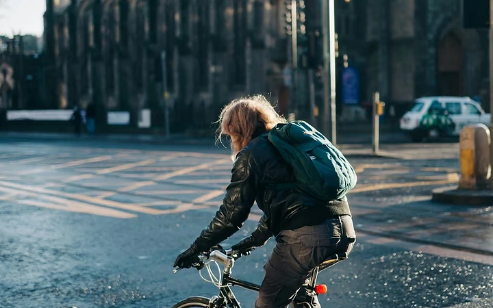 Cycliste à Édimbourg