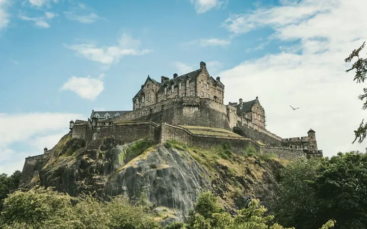 Castillo de Edimburgo sobre Castle Rock