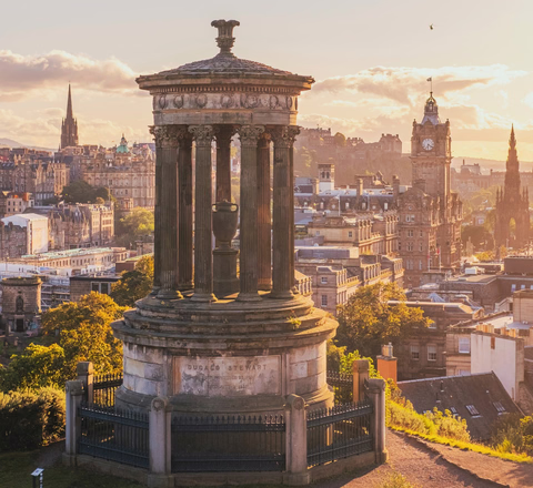 Monumento Nacional en Calton Hill en Edimburgo