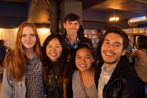 Smiling travellers meeting new friends on the Edinburgh pub crawl