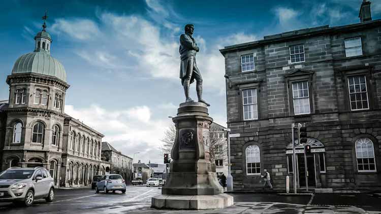 Robert Burns Statue in Edinburgh