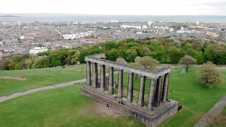 Edimburgo, de Calton Hill, de Uma viagem pela Grã-Bretanha empreendida  entre os anos de 1814 e 1825, publicada em 1829