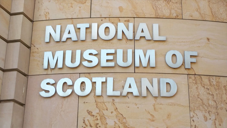 Rótulo del Museo Nacional de Escocia