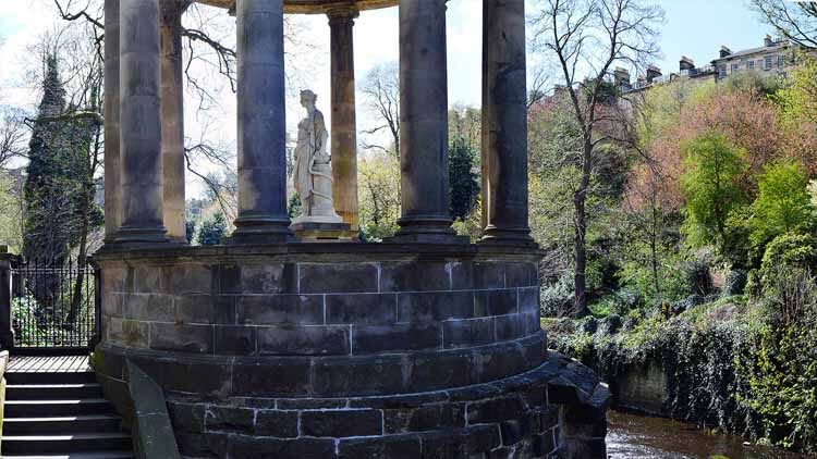 St Bernard’s Well junto al Water of Leith