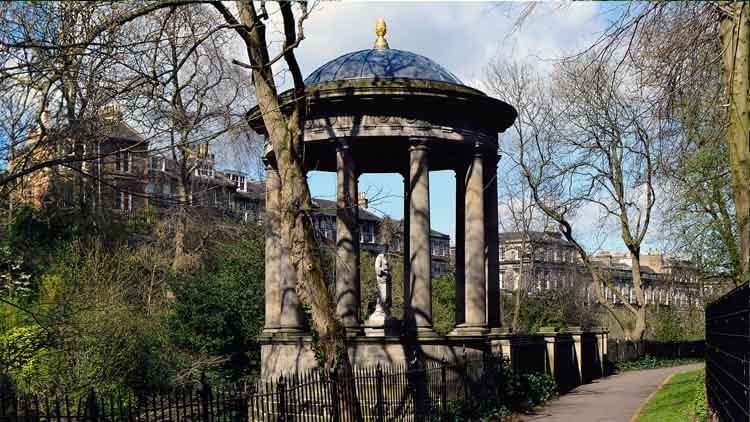 St Bernard’s Well, cerca de Dean Village