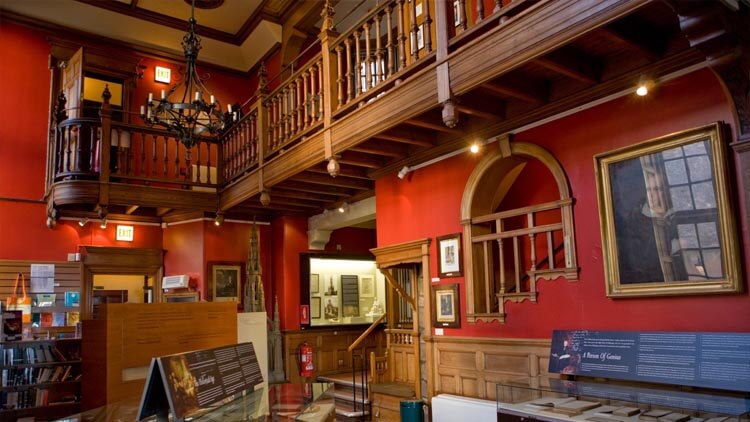 Interior del Museo de los Escritores de Edimburgo