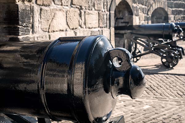 Cañones de la Batería de la Media Luna en el Castillo de Edimburgo